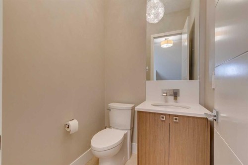 1605 29 Avenue Sw, Calgary, AB - Indoor Photo Showing Bathroom