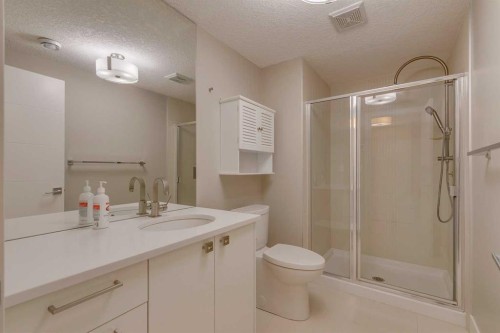 1605 29 Avenue Sw, Calgary, AB - Indoor Photo Showing Bathroom