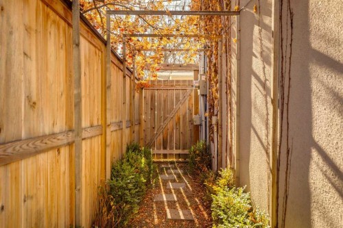 1605 29 Avenue Sw, Calgary, AB - Indoor Photo Showing Other Room