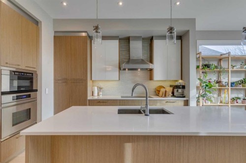 1605 29 Avenue Sw, Calgary, AB - Indoor Photo Showing Kitchen With Double Sink With Upgraded Kitchen