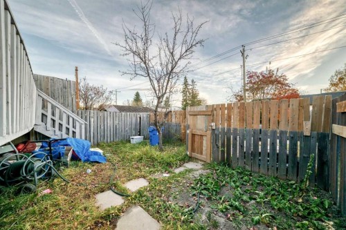 11 Falsby Way Ne, Calgary, AB - Outdoor