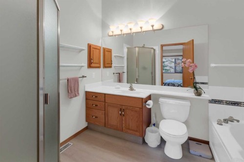 50 Christie Gardens Sw, Calgary, AB - Indoor Photo Showing Bathroom
