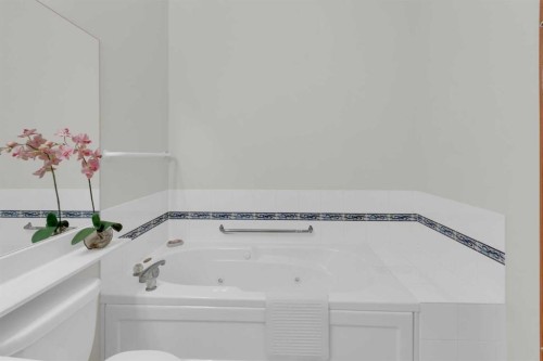 50 Christie Gardens Sw, Calgary, AB - Indoor Photo Showing Bathroom