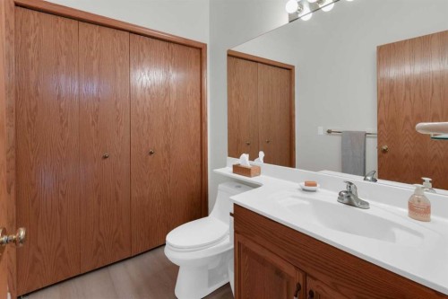 50 Christie Gardens Sw, Calgary, AB - Indoor Photo Showing Bathroom