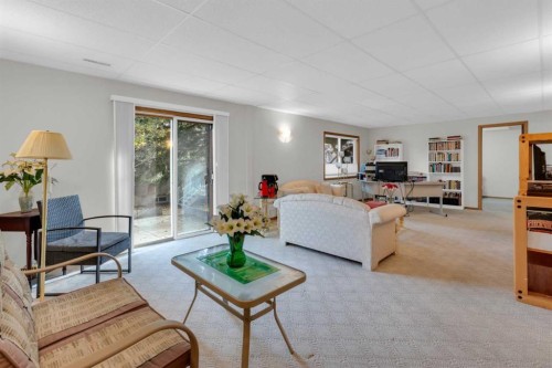 50 Christie Gardens Sw, Calgary, AB - Indoor Photo Showing Living Room