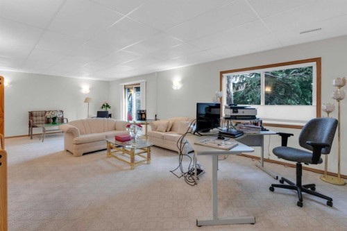 50 Christie Gardens Sw, Calgary, AB - Indoor