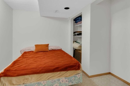 50 Christie Gardens Sw, Calgary, AB - Indoor Photo Showing Other Room