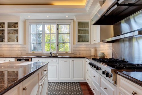 126 Eagle Ridge Drive Sw, Calgary, AB - Indoor Photo Showing Kitchen With Upgraded Kitchen