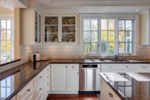 126 Eagle Ridge Drive Sw, Calgary, AB - Indoor Photo Showing Kitchen With Double Sink With Upgraded Kitchen