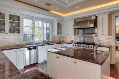 126 Eagle Ridge Drive Sw, Calgary, AB - Indoor Photo Showing Kitchen