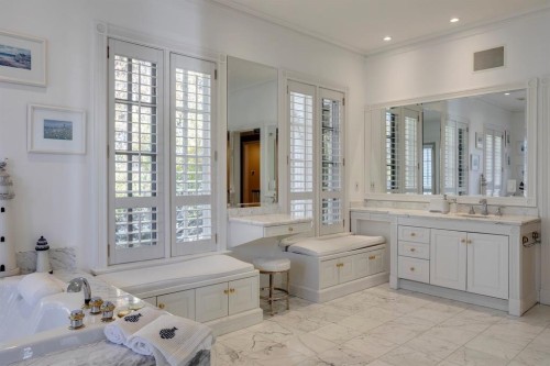 126 Eagle Ridge Drive Sw, Calgary, AB - Indoor Photo Showing Bathroom