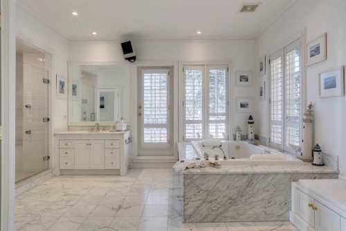 126 Eagle Ridge Drive Sw, Calgary, AB - Indoor Photo Showing Bathroom