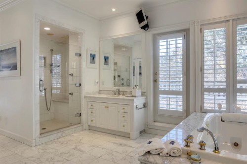 126 Eagle Ridge Drive Sw, Calgary, AB - Indoor Photo Showing Bathroom