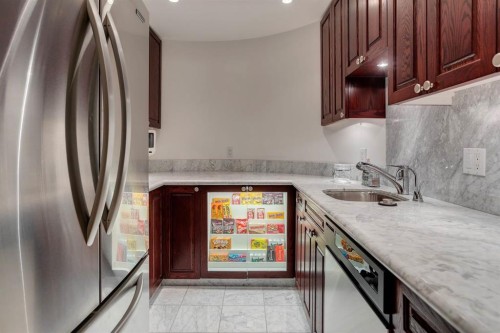 126 Eagle Ridge Drive Sw, Calgary, AB - Indoor Photo Showing Kitchen