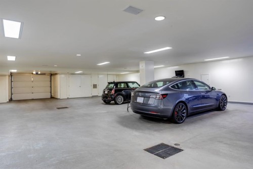 126 Eagle Ridge Drive Sw, Calgary, AB - Indoor Photo Showing Garage