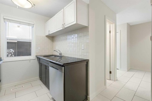 49-11407 Braniff Road Sw, Calgary, AB - Indoor Photo Showing Kitchen
