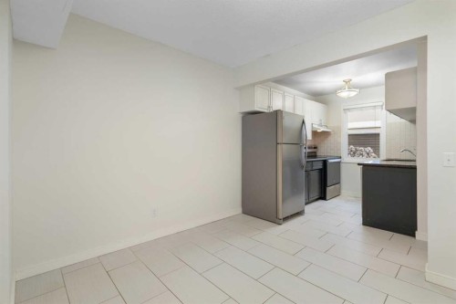 49-11407 Braniff Road Sw, Calgary, AB - Indoor Photo Showing Kitchen