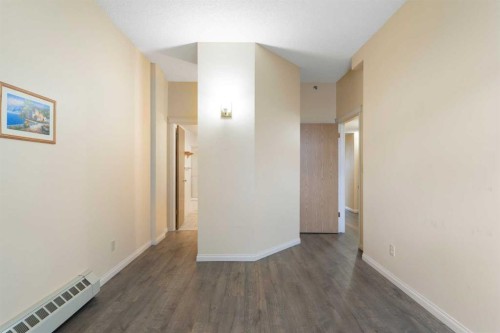 103-2011 University Drive Nw, Calgary, AB - Indoor Photo Showing Other Room