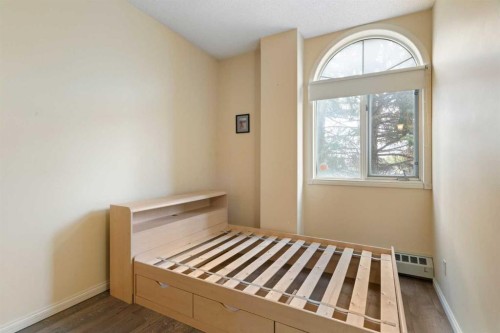 103-2011 University Drive Nw, Calgary, AB - Indoor Photo Showing Bedroom
