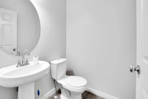 85 Boulder Creek Manor Se, Langdon, AB - Indoor Photo Showing Bathroom