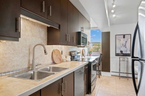 302-2602 14A Street Sw, Calgary, AB - Indoor Photo Showing Kitchen With Stainless Steel Kitchen With Double Sink With Upgraded Kitchen