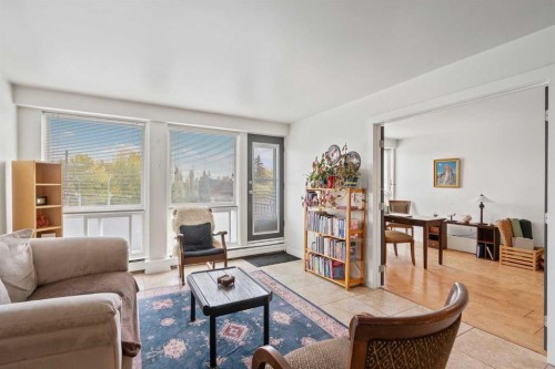 302-2602 14A Street Sw, Calgary, AB - Indoor Photo Showing Living Room