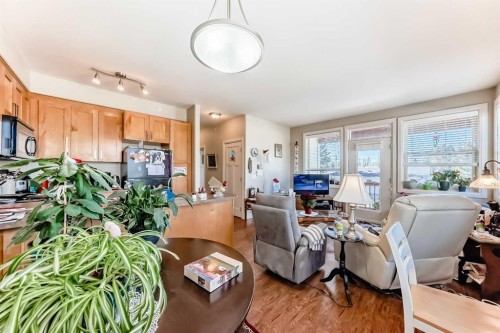 1321 18 Avenue, Didsbury, AB - Indoor Photo Showing Living Room