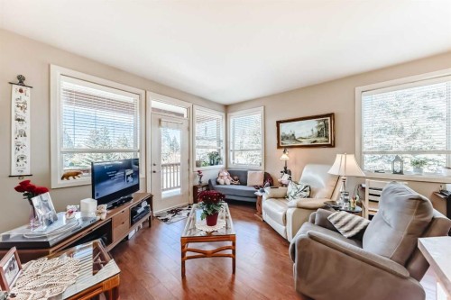1321 18 Avenue, Didsbury, AB - Indoor Photo Showing Living Room