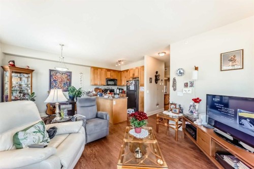 1321 18 Avenue, Didsbury, AB - Indoor Photo Showing Living Room