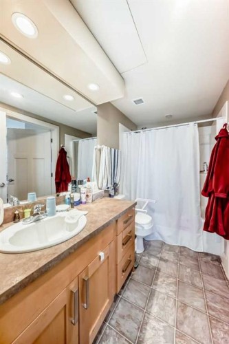 1321 18 Avenue, Didsbury, AB - Indoor Photo Showing Bathroom