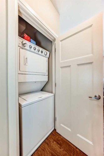 1321 18 Avenue, Didsbury, AB - Indoor Photo Showing Laundry Room