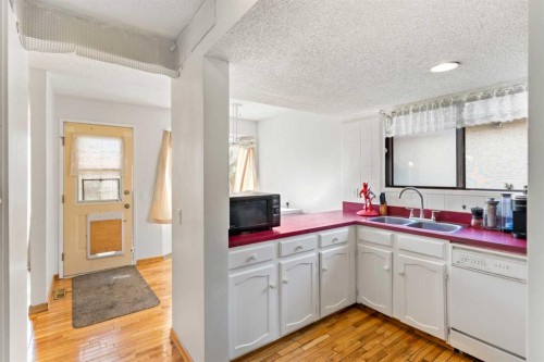 89 Edgedale Drive Nw, Calgary, AB - Indoor Photo Showing Kitchen With Double Sink