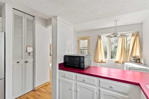 89 Edgedale Drive Nw, Calgary, AB - Indoor Photo Showing Other Room