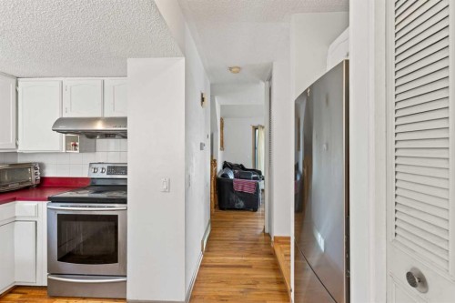 89 Edgedale Drive Nw, Calgary, AB - Indoor Photo Showing Kitchen