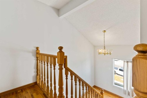 89 Edgedale Drive Nw, Calgary, AB - Indoor Photo Showing Other Room