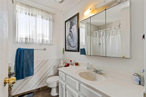 89 Edgedale Drive Nw, Calgary, AB - Indoor Photo Showing Bathroom