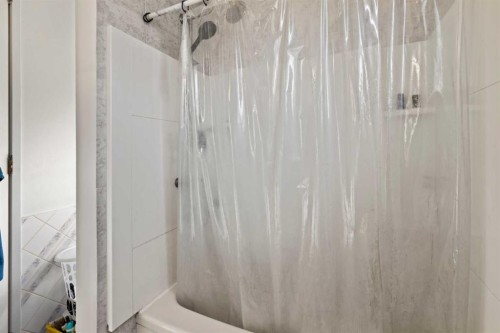 89 Edgedale Drive Nw, Calgary, AB - Indoor Photo Showing Bathroom