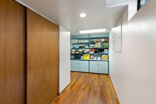 89 Edgedale Drive Nw, Calgary, AB - Indoor Photo Showing Other Room