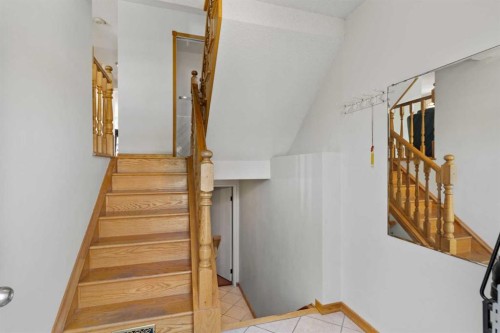 89 Edgedale Drive Nw, Calgary, AB - Indoor Photo Showing Other Room