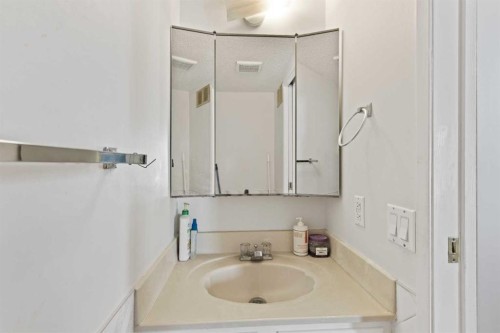 89 Edgedale Drive Nw, Calgary, AB - Indoor Photo Showing Bathroom