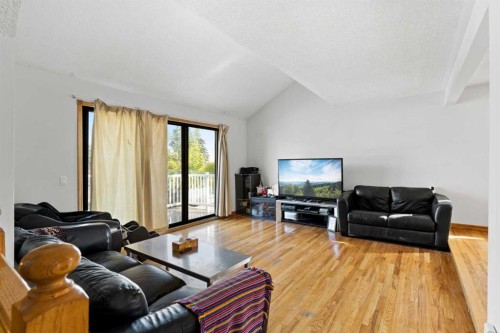89 Edgedale Drive Nw, Calgary, AB - Indoor Photo Showing Living Room