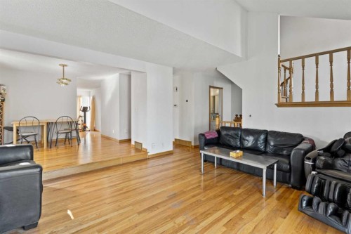 89 Edgedale Drive Nw, Calgary, AB - Indoor Photo Showing Living Room