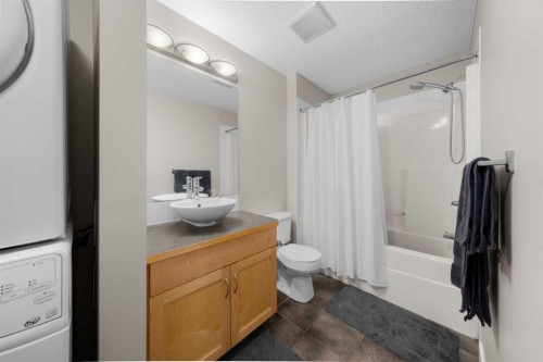1111-211 Aspen Stone Boulevard Sw, Calgary, AB - Indoor Photo Showing Bathroom