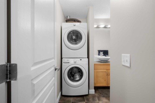 1111-211 Aspen Stone Boulevard Sw, Calgary, AB - Indoor Photo Showing Laundry Room