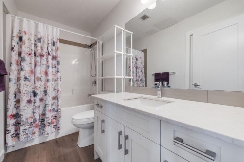 117-30 Walgrove Se, Calgary, AB - Indoor Photo Showing Bathroom