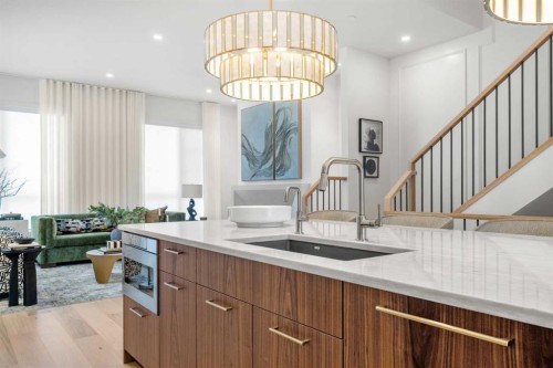 40 Greenwich Heath Nw, Calgary, AB - Indoor Photo Showing Kitchen