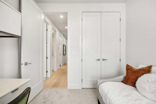 40 Greenwich Heath Nw, Calgary, AB - Indoor Photo Showing Bedroom