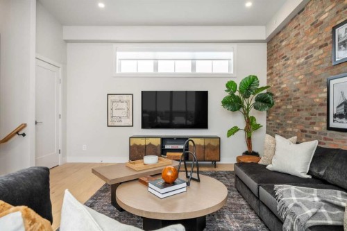 40 Greenwich Heath Nw, Calgary, AB - Indoor Photo Showing Living Room