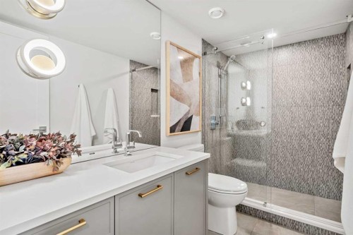40 Greenwich Heath Nw, Calgary, AB - Indoor Photo Showing Bathroom