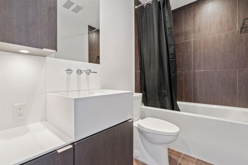 426-615 6 Avenue Se, Calgary, AB - Indoor Photo Showing Bathroom